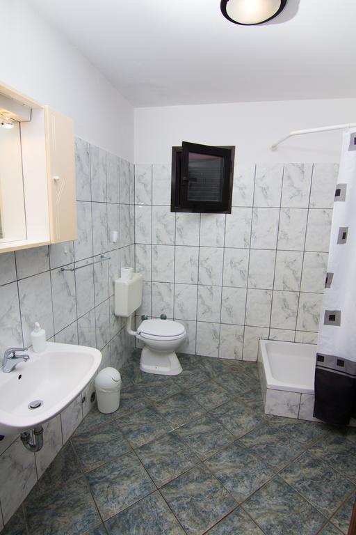 Apartmani Zuzic Krk Town Habitación foto