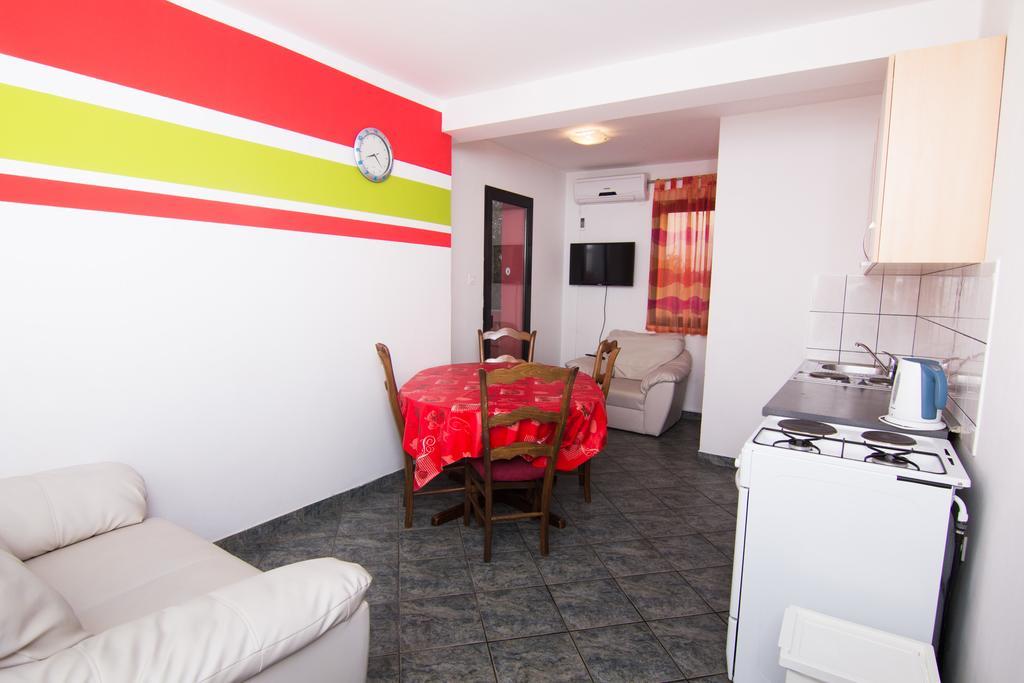 Apartmani Zuzic Krk Town Habitación foto