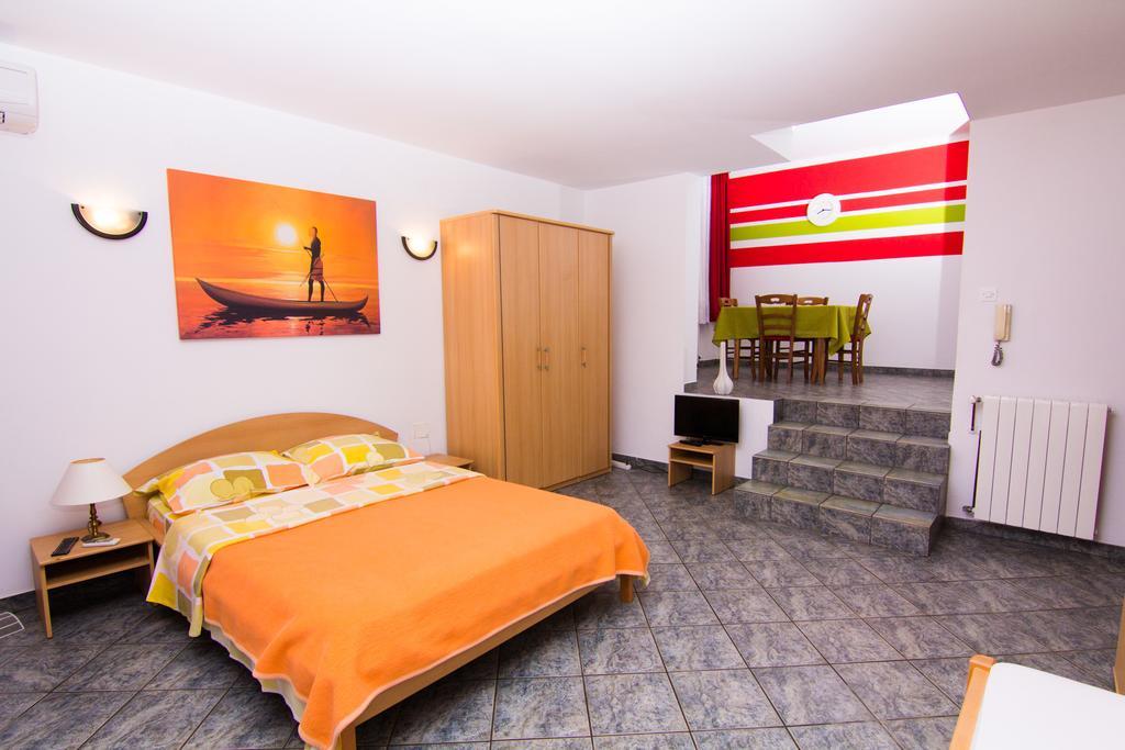 Apartmani Zuzic Krk Town Habitación foto