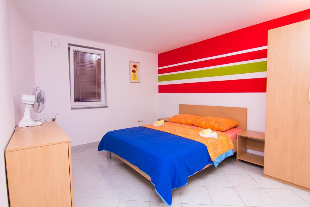 Apartmani Zuzic Krk Town Habitación foto
